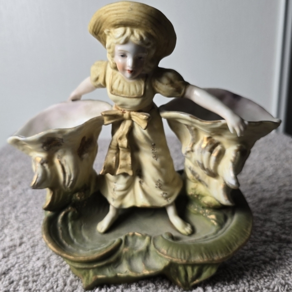 Art Nouveau Ernst Wahliss Girl Figurine Holding Shells